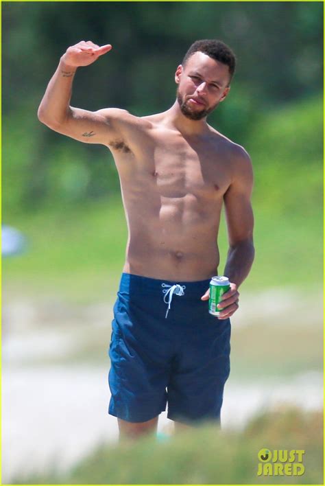 Shirtless Stephen Curry Hits The Beach With Wife Ayesha Photo 3918193
