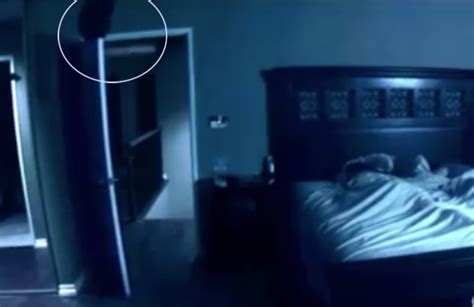 Cada Noche En Su Casa Es Una Pesadilla La Webcam De La Habitación