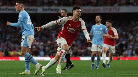Late Deflected Gabriel Martinelli Goal Gives Arsenal Narrow Victory Over Manchester City Cnn