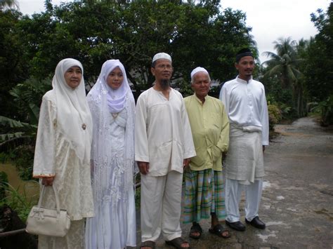 The muslim population is not only present in the muslim countries but they are also in significant numbers in other countries. Malaysian Muslim Wedding | Zawaj.com
