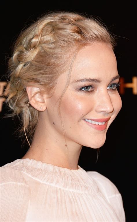 Jennifer Lawrence Wears A 4k Necklace In Her Hair Inspires Our Next