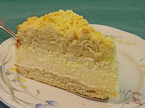 225g zwieback 125g weiche butter 750g speisequark 200g zucker saft einer halben zitrone 50g mehl 4 eier und 2 eigelb (m). Streuselkuchen mit Vanillecreme | Rezept | Streuselkuchen ...