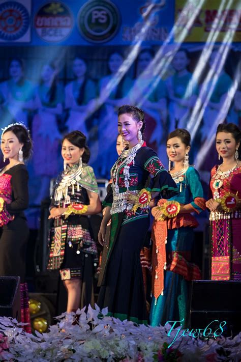 pin-by-sakyra-yang-on-traditional-clothing-hmong-fashion,-traditional-outfits,-hmong