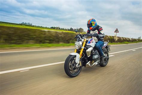 This engine of r 1250 rt develops a power of 135.9 ps and a torque of 143 nm. BMW R1250R (2019 - on) Review | MCN
