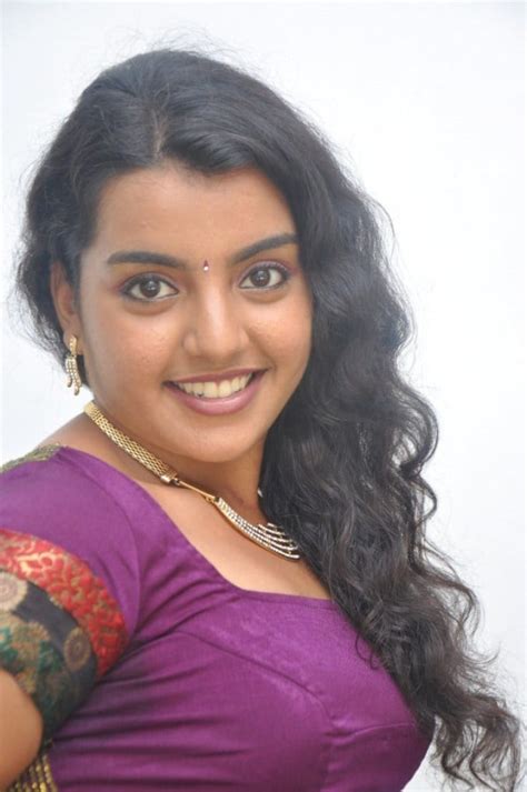 Divya Nagesh Photos Find Latest Hd Images Pictures Stills Pics Filmibeat