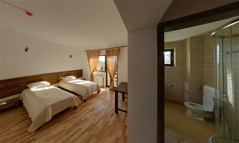Pensiunea subcrai ofera servicii de cazare in sistem self catering, fiind situata in zarnesti, brasov la 16 km de bran, zona plaiul foii. Cazare | Taverna Pietrei Craiului