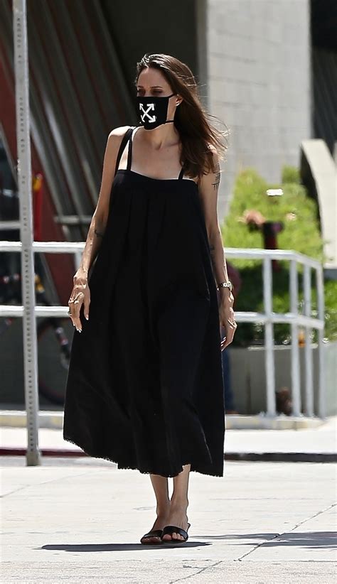 7 Wardrobe Basics Angelina Jolie Wears On Rotation Who What Wear Uk