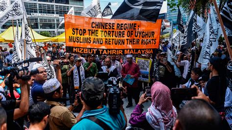 Most embassies advise resident expats that they register their presence in indonesia with the consular office in order that the above embassy of malaysia jl. Thousands Rally in Indonesia, Malaysia to Protest China's ...