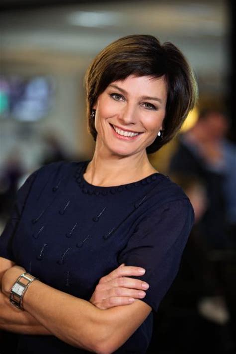 Ze studeerde logopedie en ging daarna werken bij de vrt. Birgit Van Mol en Patrick Van Gompel voor VTM NIEUWS live ...