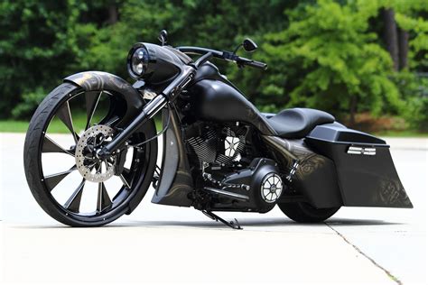 Custom Road King Baggers This Is By Far One Of The Sickest Custom