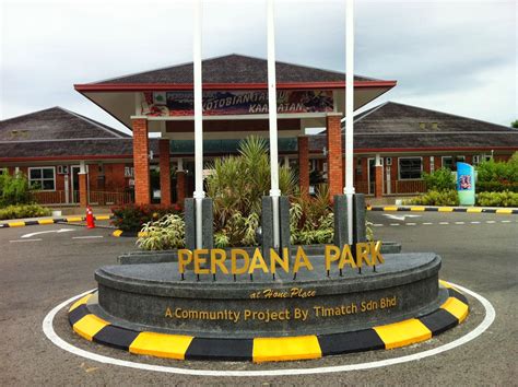 Whether you want to experience the city like a tourist or follow the locals, check out this great resource for your trip. Visit Malaysia : Perdana Park Kota Kinabalu, Sabah