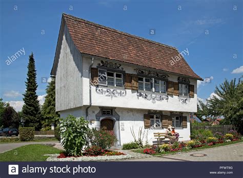 Häuser zum kauf in hanau verzeichnet auf einer landkarte mit lokalinformation zu hanau. Einfamilienhaus Stockfotos und -bilder Kaufen - Alamy
