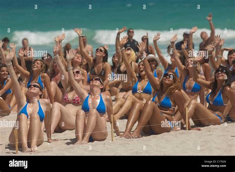 Otvárač Vlákno Pruhované South Beach Bikini Odložte Oblečenie Spoločný Výber Liečivý