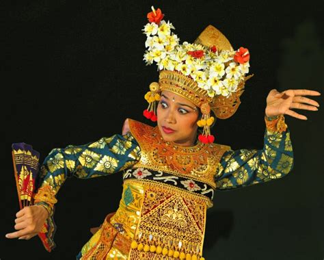 Mengenal Keunikan Tari Pendet Tarian Pemujaan Dari Bali