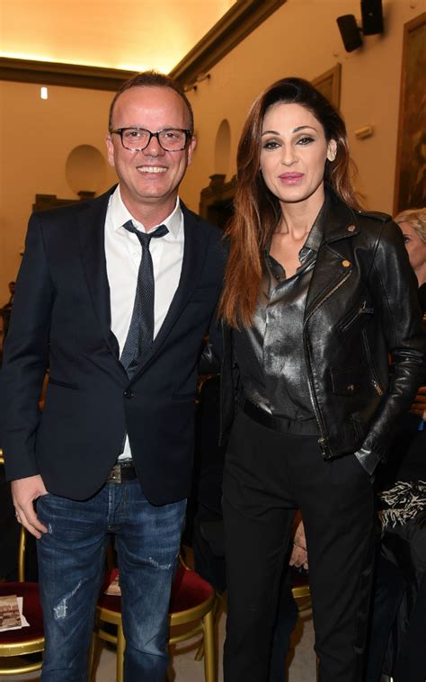 Per ora la cantante ha preso il bouquet della sposa vediamo se arriverà anche la fatidica. Gigi D'Alessio: età, altezza, peso, ex moglie, tutti i ...