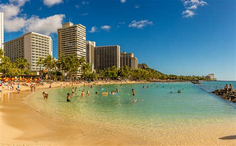 Waikiki Beach In Oahu Sibaraniweni