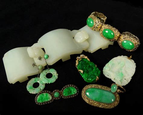 Traditional Chinese Jade Jewelry Box Munimorogobpe