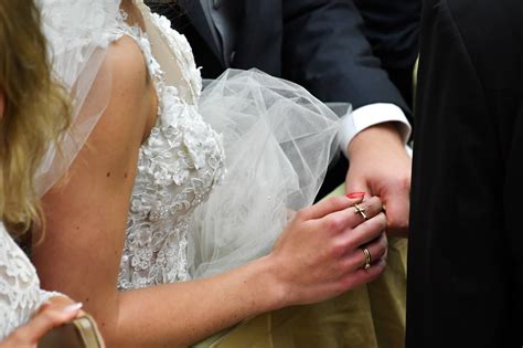 Royaume Uni Trompée Par Son Fiancé Elle Se Venge En Lhumiliant Le Jour Du Mariage
