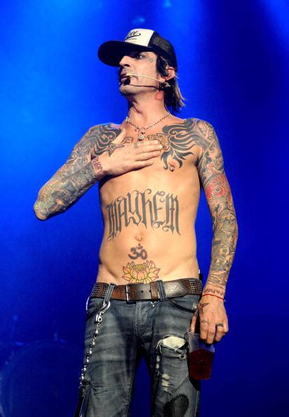 Tommy Lee Verlobte v Vermögen Größe Tattoo Herkunft 2022 Taddlr