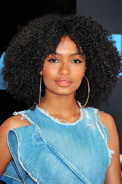 90 idées de coiffure cheveux frisés pour dompter la chevelure rebelle