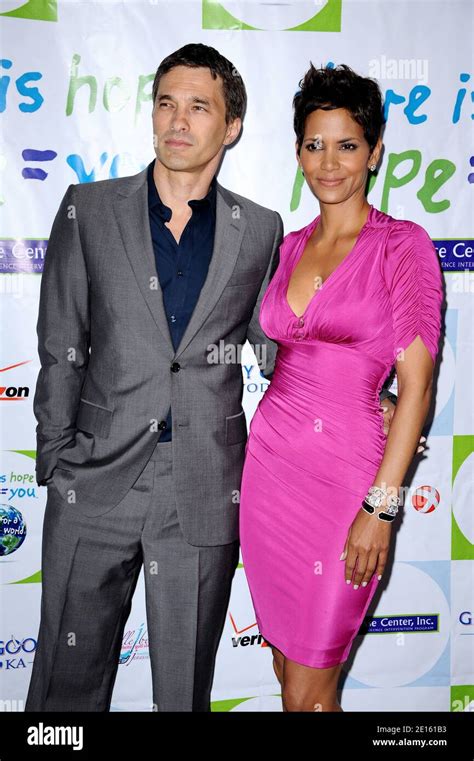 File Photo Olivier Martinez And Halle Berry Attend The Silver Rose