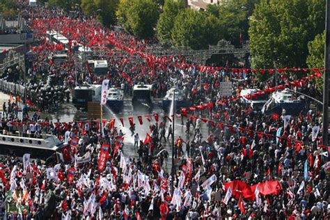 World United News Turkish Police Teargas Thousands Strong Secularist Demo