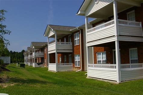 Our apartment listings offer a wide range of floor plans and square footage to accommodate your living arrangements, whether it's living by yourself, as a couple, or with a roommate. Apartment for rent in 2800 Holly Glen Drive - Greenville, NC
