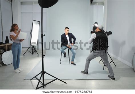 Professional Photographer Assistant Taking Picture Young 库存照片（立即编辑