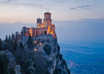 Saint marin est une très petite république de près de 10km de diamètre. italie saint marin Archives - Voyages - Cartes