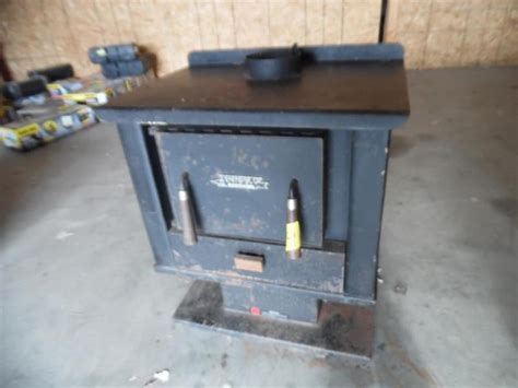 Arrow Wood / Corn Stove | We Sell Your Stuff Inc. Auction ...