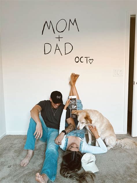 11 Actually Adorable Pregnancy Announcements With Dogs 2022 Artofit