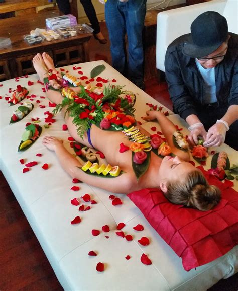 Naked Sushi Nyotaimori