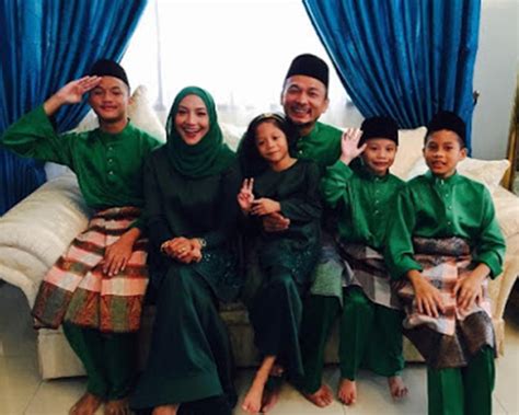 Kemelut rumahtangga ziana zain dan suami, armin zaharin mula menjadi bualan hangat selepas armin didakwa di mahkamah majistret shah alam atas pertuduhan mencederakan anak. Suami Ziana Zain Didakwa Cederakan Anak Sampai Luka Dan ...