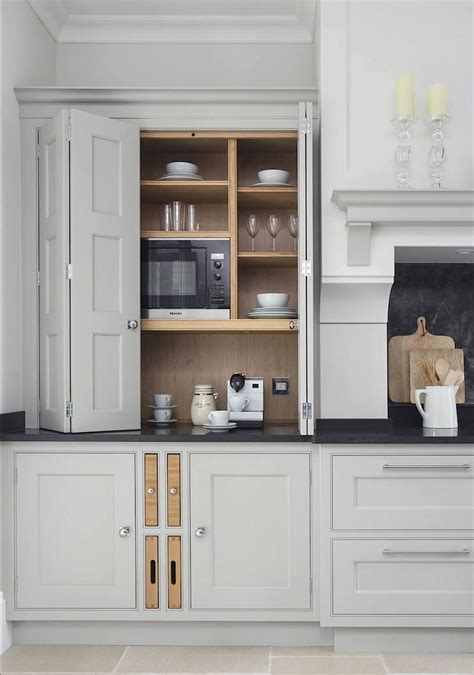 Here are the five farrow and ball colours which we here at we spray most often spray our customers' kitchen cabinets and drawers in it has definite blue undertones to it which deepen the complexity of the finish. 12 Farrow and Ball Kitchen Cabinet Colors For The Perfect ...
