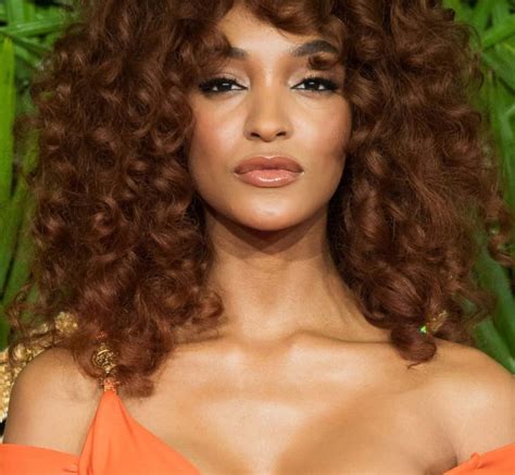 Need an afro hairstyle that'll suit you like none other? Curling Afro Haircut - Oval faces: Top 5 short haircuts ...