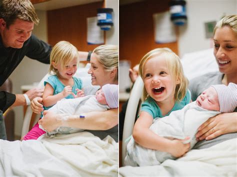 20 Perfectly Timed Photographs Of Kids Meeting Their Newborn Siblings