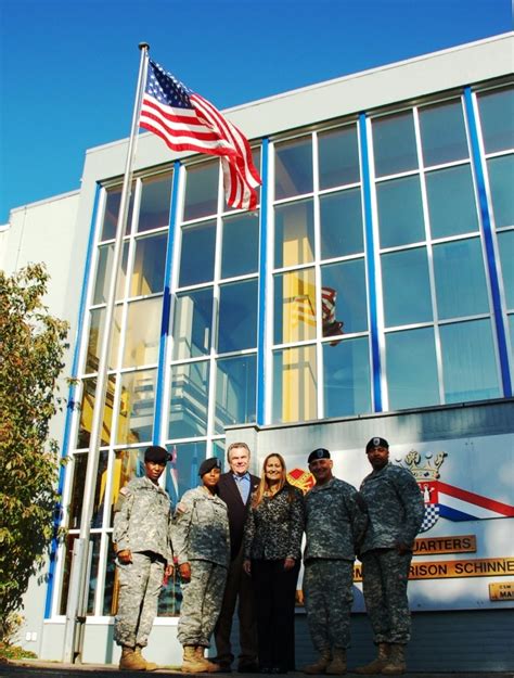 Imcom Europe Director Visits Usag Schinnen Article The United