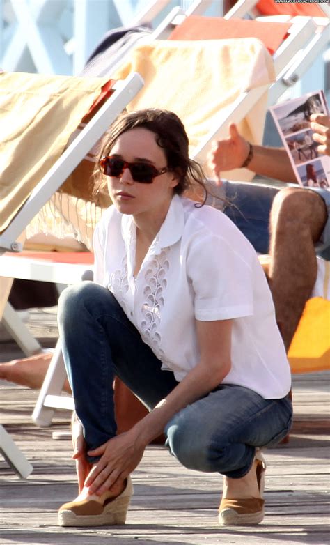 Ellen Page Celebrity High Resolution Posing Hot Babe Beautiful