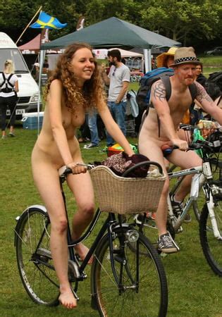 Attractive Girl At Nude Bike Ride Among Men 27 Pics Play Hot Nude Women