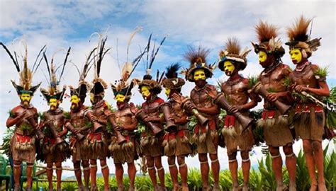 Tradiciones De Papúa Nueva Guinea Creencias Fiestas Costumbres Vestimenta Y Comidas