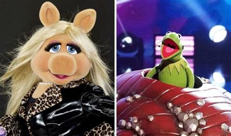 The Masked Singer On Fox Kermit Hints Miss Piggy Appearance Tv