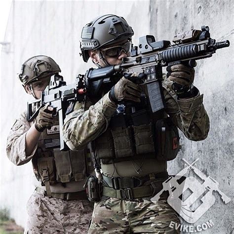 Marinier zijn is ook trainen op de mooiste plekken van de wereld, humanitaire hulp verlenen en een verschrikkelijk goede. 309 best images about SWAT on Pinterest | Military special ...