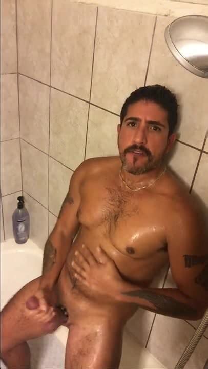 Sebastian Rio Se Branle Dans La Salle De Bain Xhamster