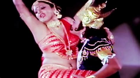 Rekhas Dance Performance On Stage Do Anjaane Bollywood Scene 1531