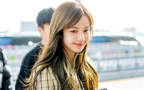 Netizens Say Blackpinks Lisa Looks Gorgeous Without Bangs Allkpop