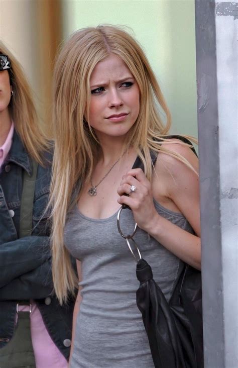 Avril Lavigne Pfp Avril Lavigne Style Avril Lavigne Aesthetic Avril Lavingne Under My Skin