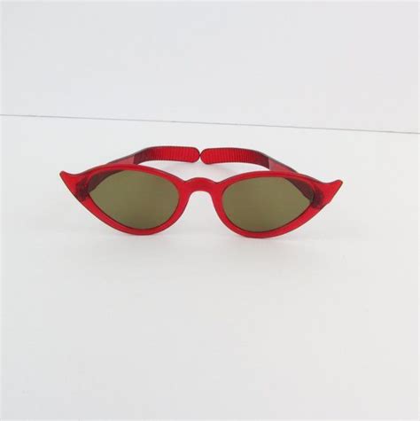 Vintage 1950s Red Cat Eye Sunglasses In Lucite Cat Eye Sunglasses