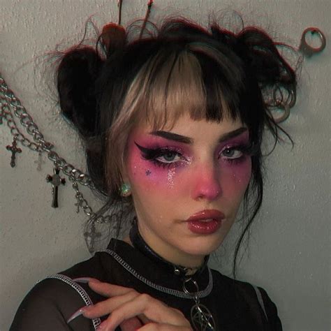 Pin By Sophia Green On I C O N In 2020 Edgy Makeup Alternative