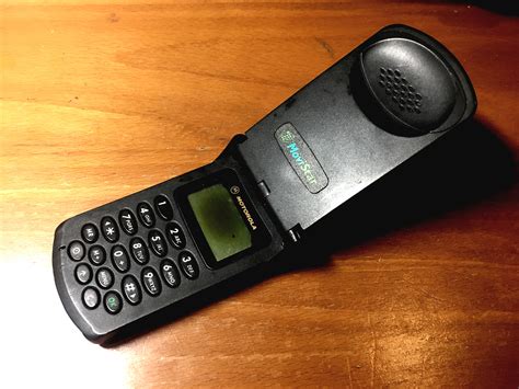 motorola startac uno dei nostri primi telefoni cellulari noi degli 80 90