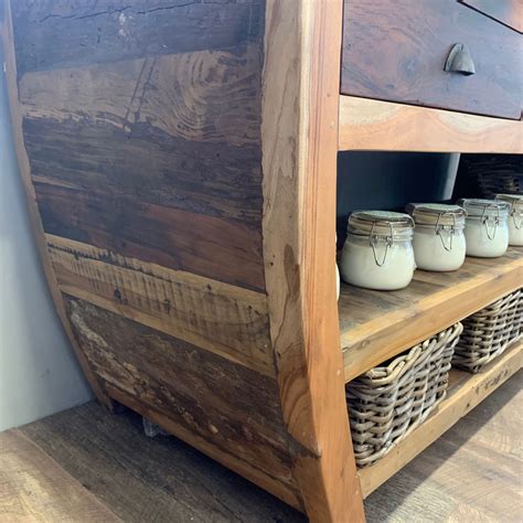 Lutter contre la cellulite grâce à la maderotherapie, salon de massage spécialisé dans le massage anticellulite sur paris technique rapide & efficace pour éliminer la cellulite. Herzstück Tisch aus recyceltem Holz - 180x60x80cm ...